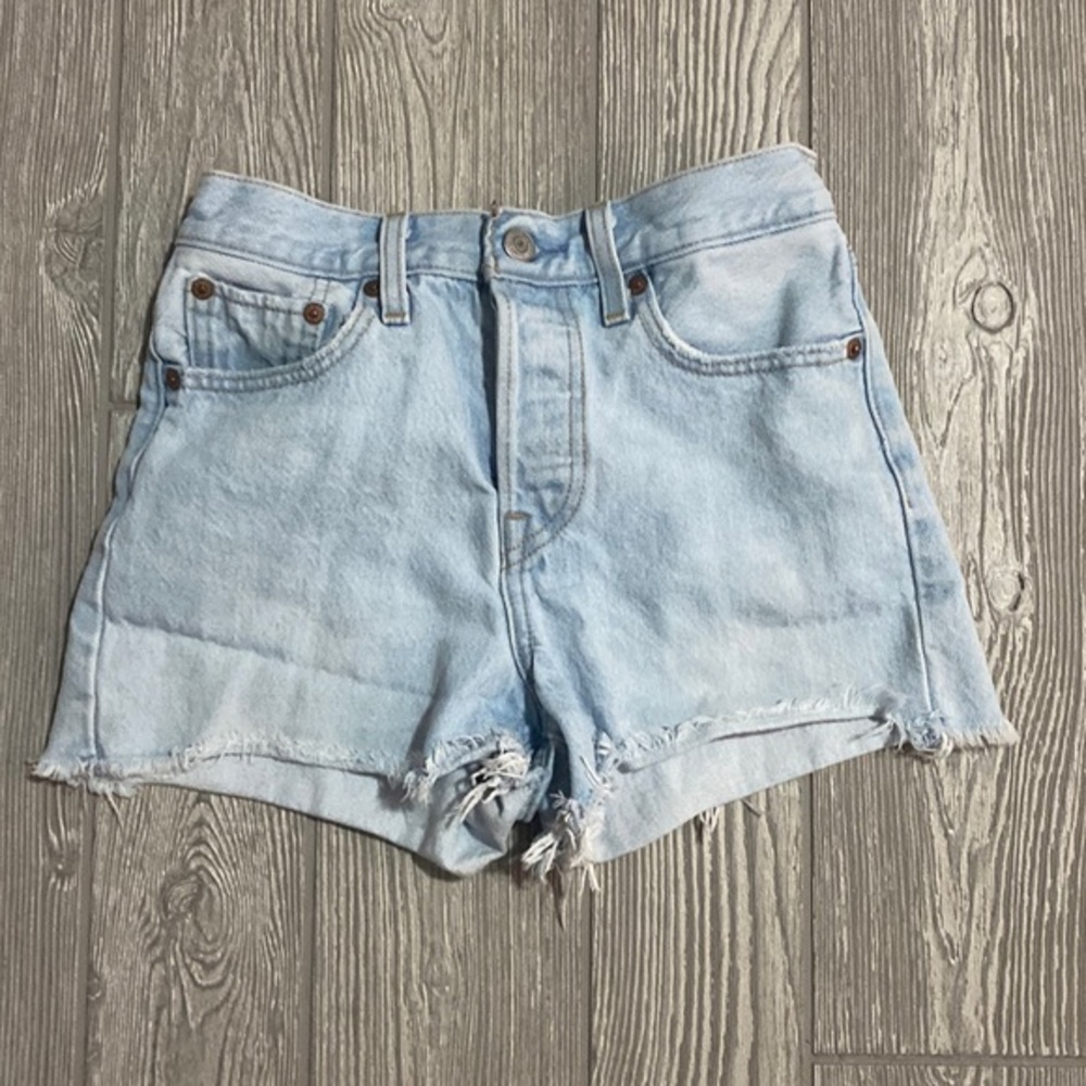 Levi’s Wedgie Jean Shorts Size 24